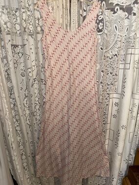 Crabtree & Evelyn Pink Floral Patterned nightgown vintage